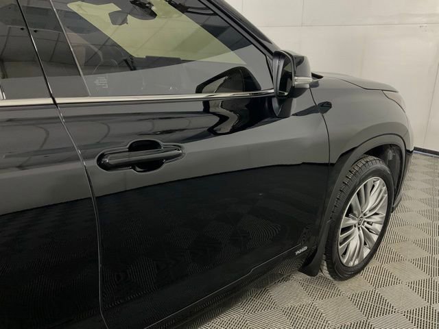 Used 2022 Toyota Highlander Platinum image 9