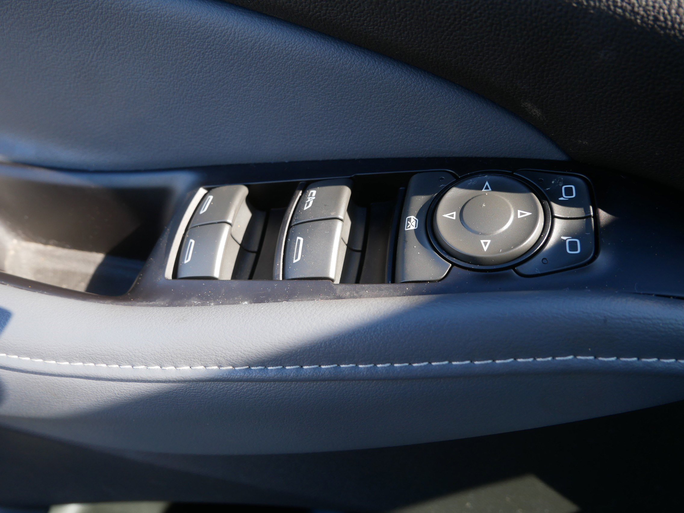 Used 2018 Buick Enclave Essence image 21