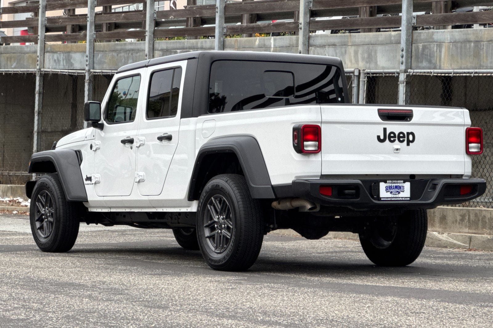 Used 2025 Jeep Gladiator Sport AWD/4WD image 8