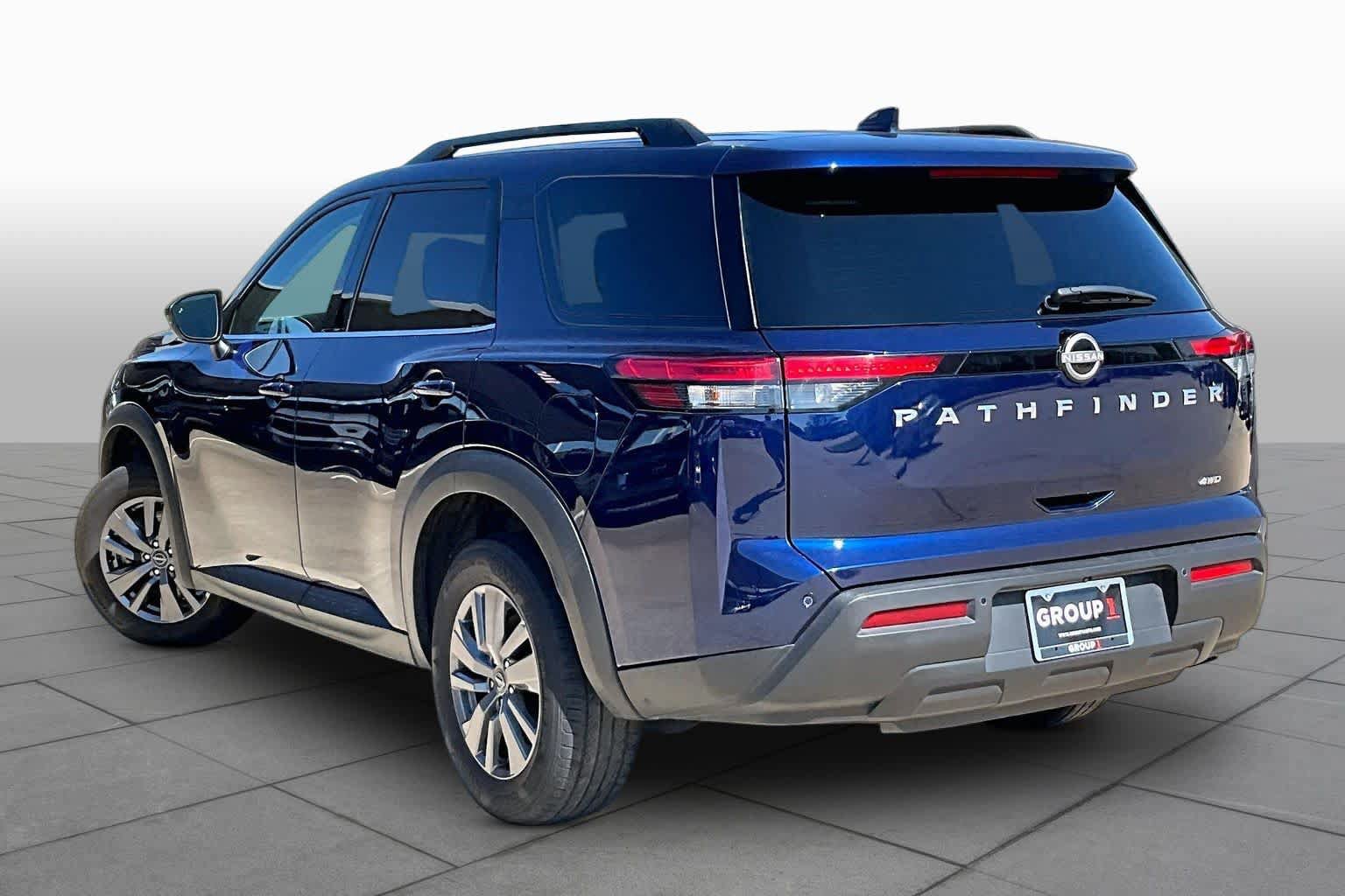 Used 2025 Nissan Pathfinder SV AWD/4WD image 11