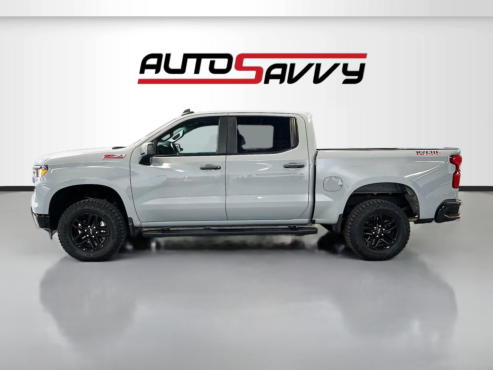 Used 2025 Chevrolet Silverado 1500 Custom Trail Boss AWD/4WD image 4