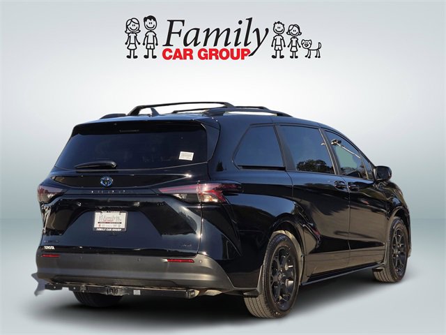 Used 2025 Toyota Sienna XLE Woodland Edition image 4