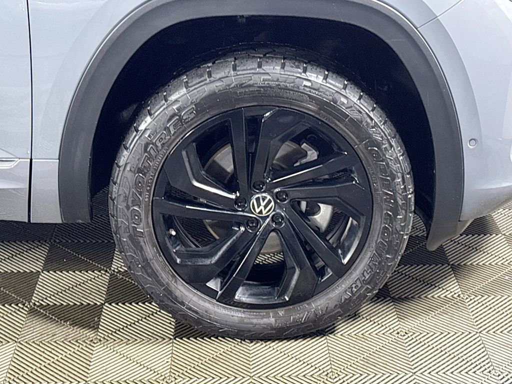 Certified 2024 Volkswagen Atlas Cross Sport SEL Premium R-Line image 23