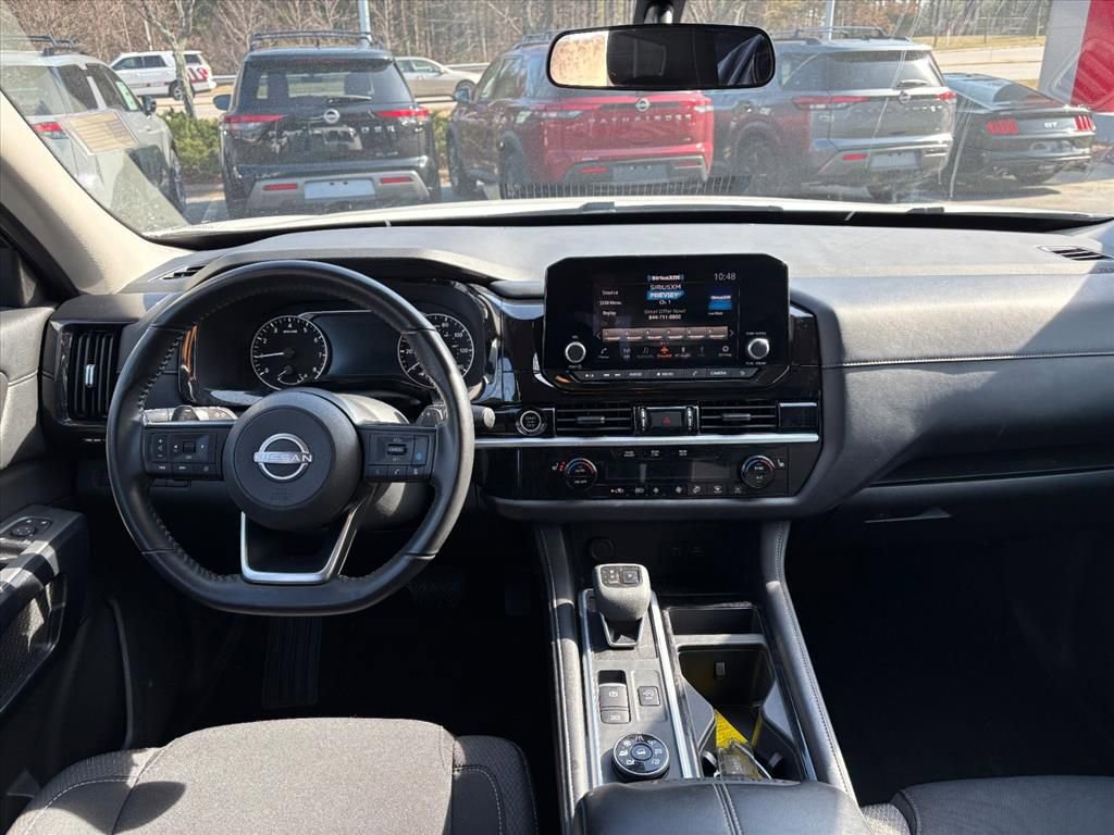 Used 2024 Nissan Pathfinder SV image 6