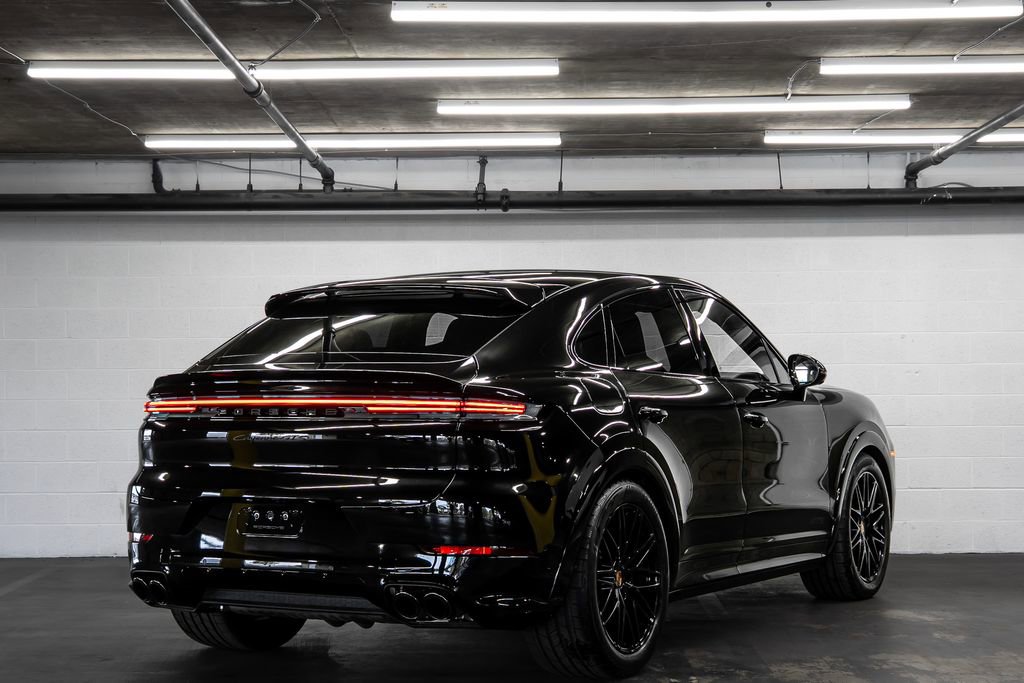 Used 2025 Porsche Cayenne GTS image 5