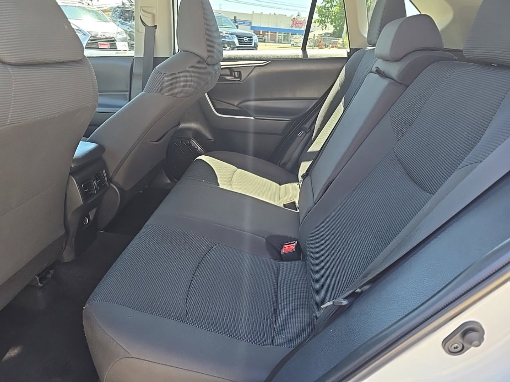 Used 2022 Toyota RAV4 LE image 14