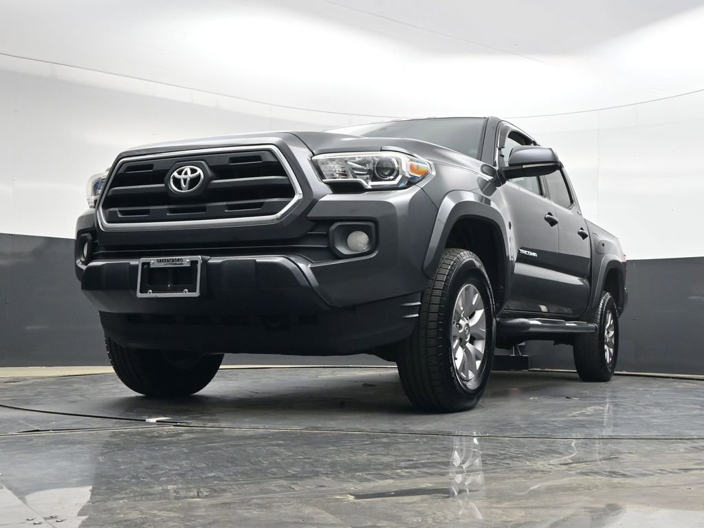 Used 2016 Toyota Tacoma SR5 w/ SR5 Appearance Package (SN) image 26
