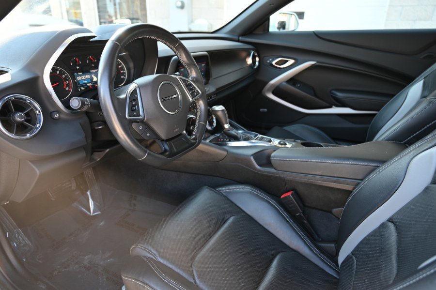 Used 2022 Chevrolet Camaro LT w/ Technology Package image 2