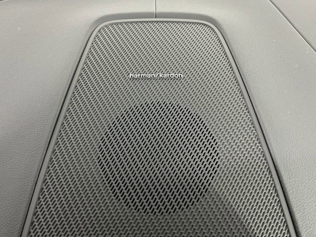 New 2026 Volvo XC60 B5 Ultra w/ Climate Package image 11