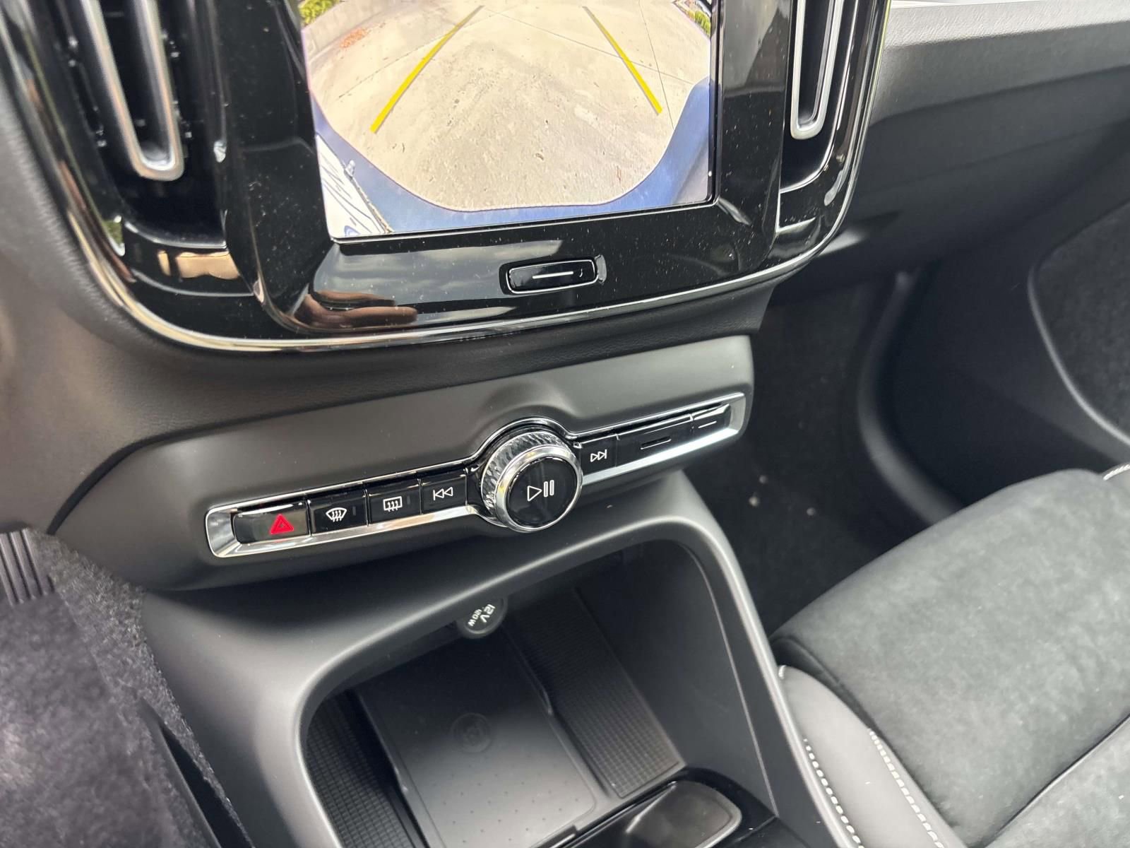 New 2026 Volvo XC40 B5 Ultra w/ Protection Package Premier image 21