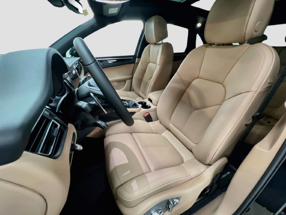 New 2026 Porsche Macan AWD/4WD image 5