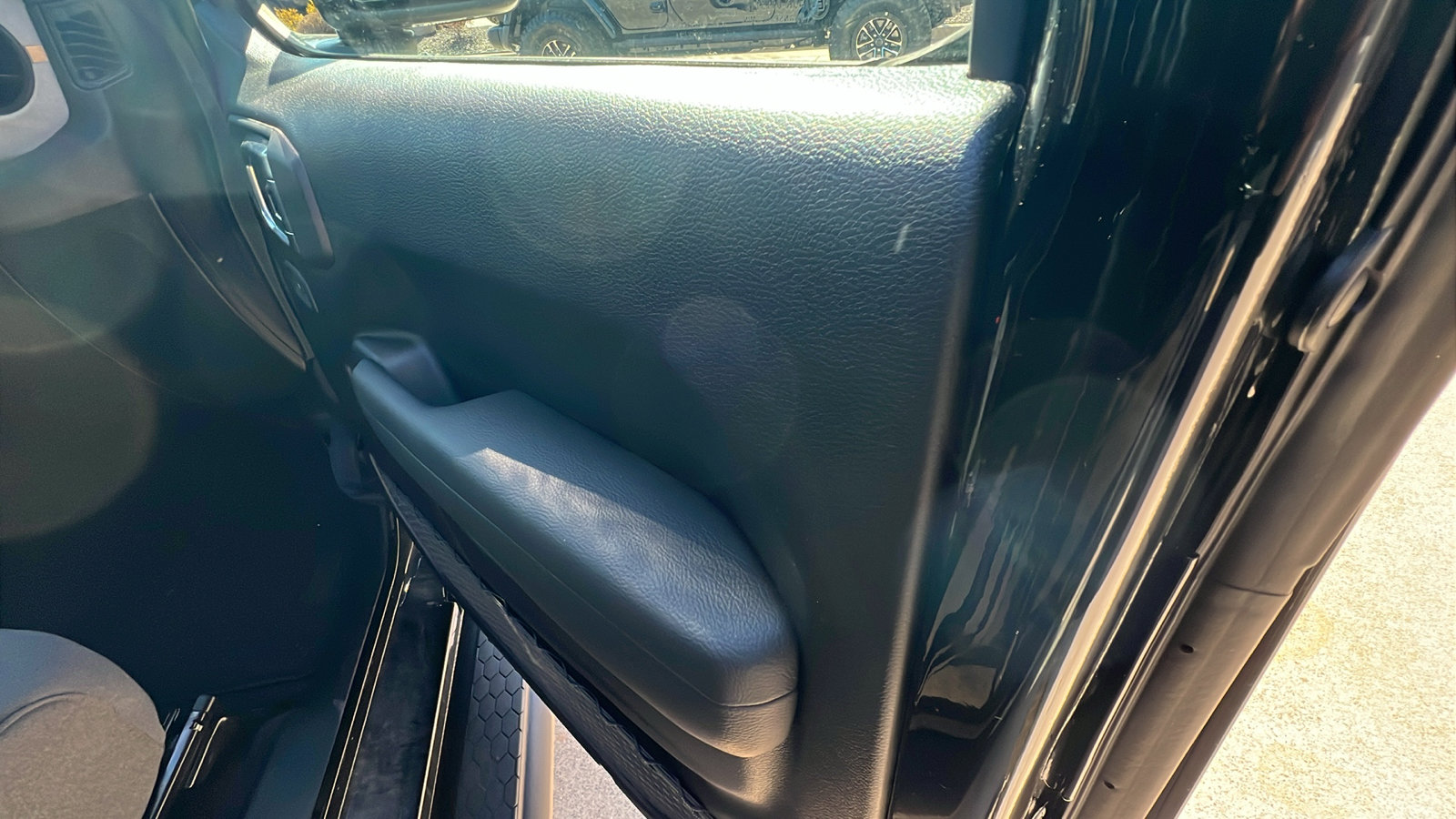 Certified 2025 Jeep Wrangler Sport S image 18