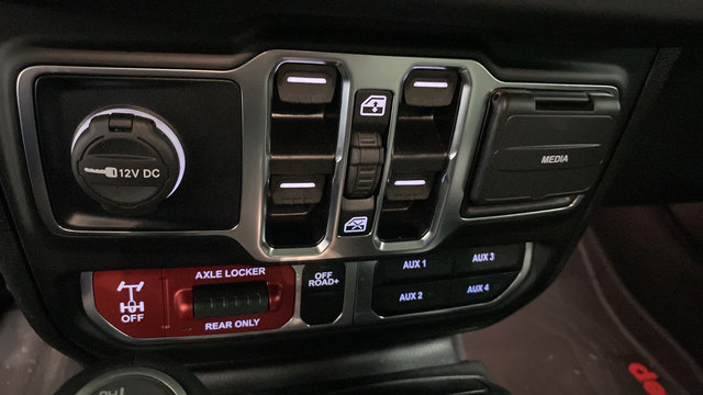 Certified 2025 Jeep Gladiator Mojave AWD/4WD image 32