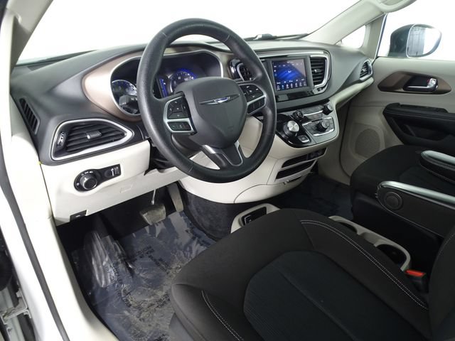 Used 2021 Chrysler Voyager L FWD image 20