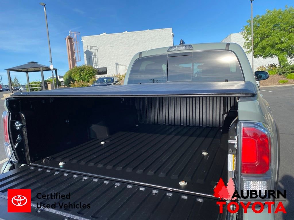 Used 2022 Toyota Tacoma TRD Off-Road w/ Technology Package AWD/4WD image 12