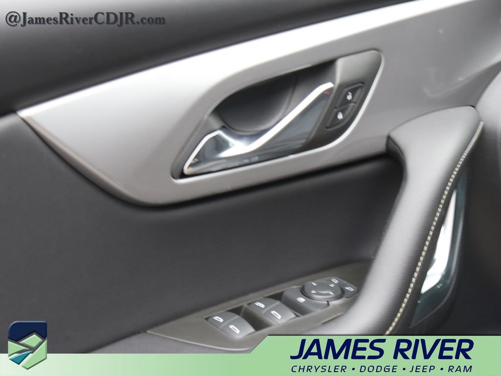 Used 2025 Chevrolet Blazer LT AWD/4WD image 21