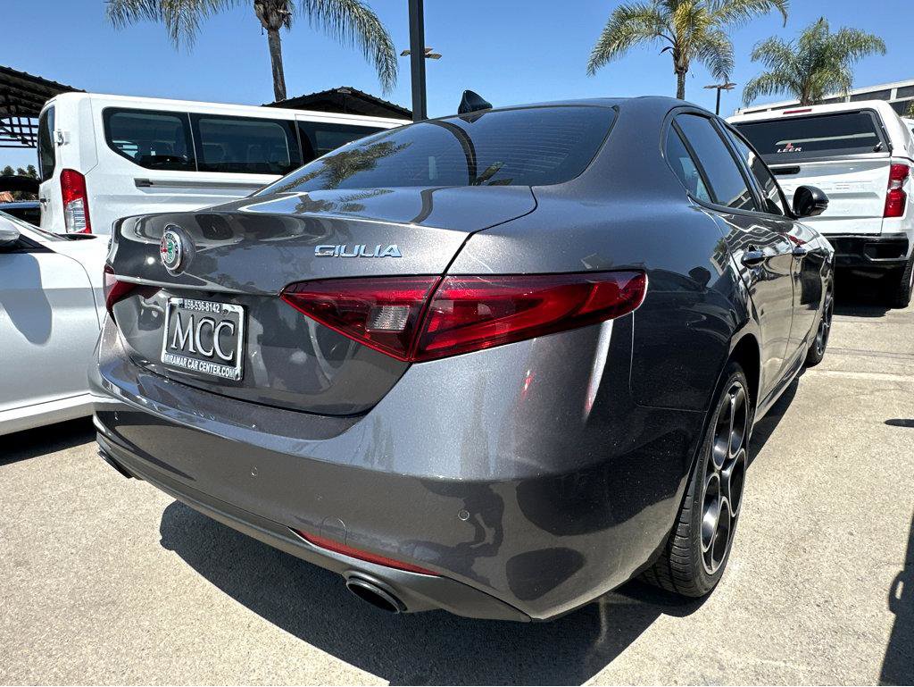 Used 2022 Alfa Romeo Giulia Ti AWD/4WD image 6