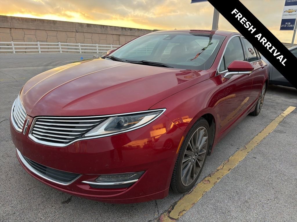 Used 2013 Lincoln MKZ FWD image 2
