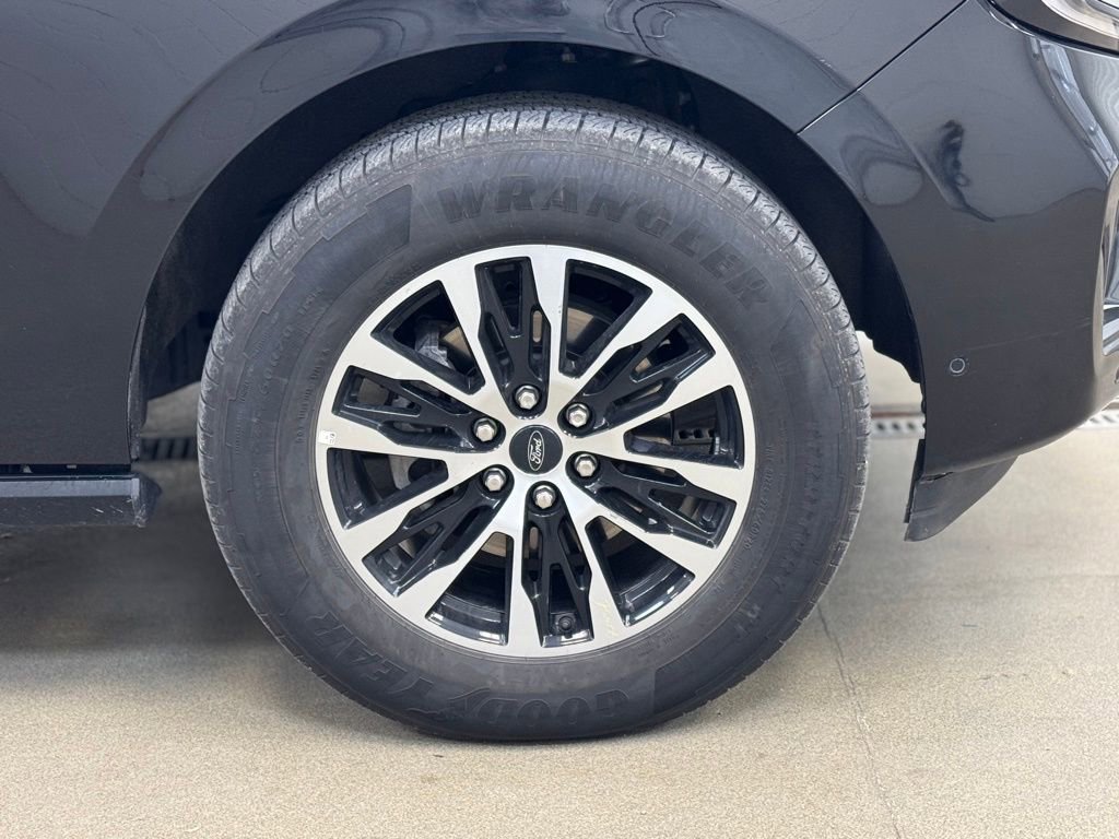 Used 2025 Ford Expedition Max Platinum image 4