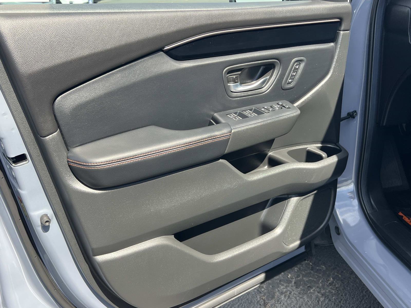 Used 2025 Honda Pilot TrailSport image 6