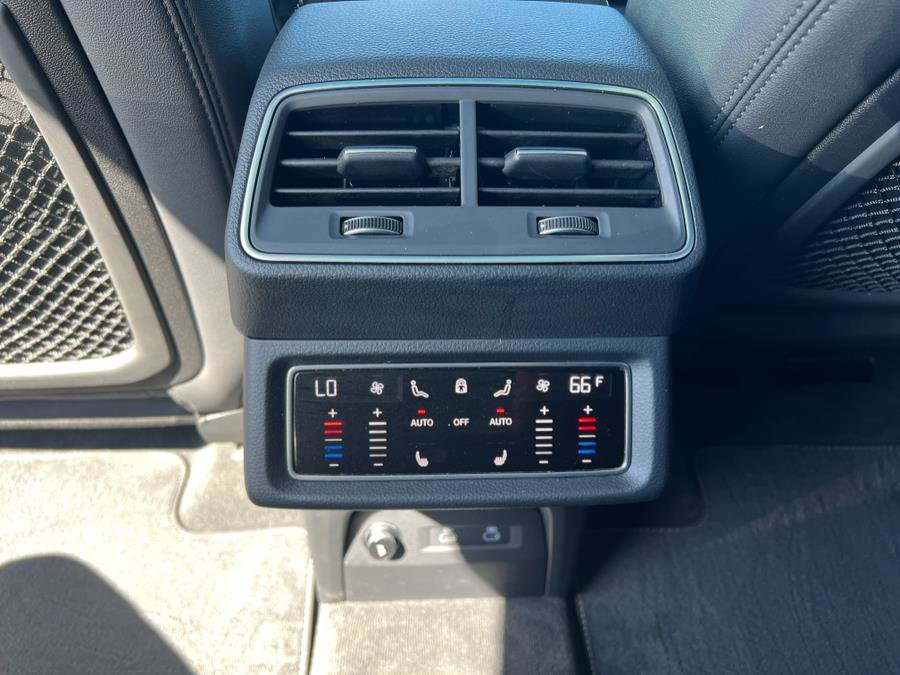 Used 2024 Audi Q8 e-tron Premium Plus w/ Premium Plus Package image 37