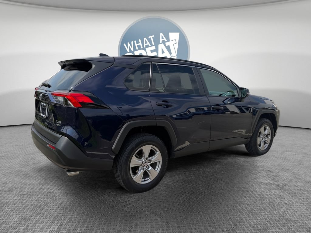 Used 2025 Toyota RAV4 XLE AWD/4WD image 3