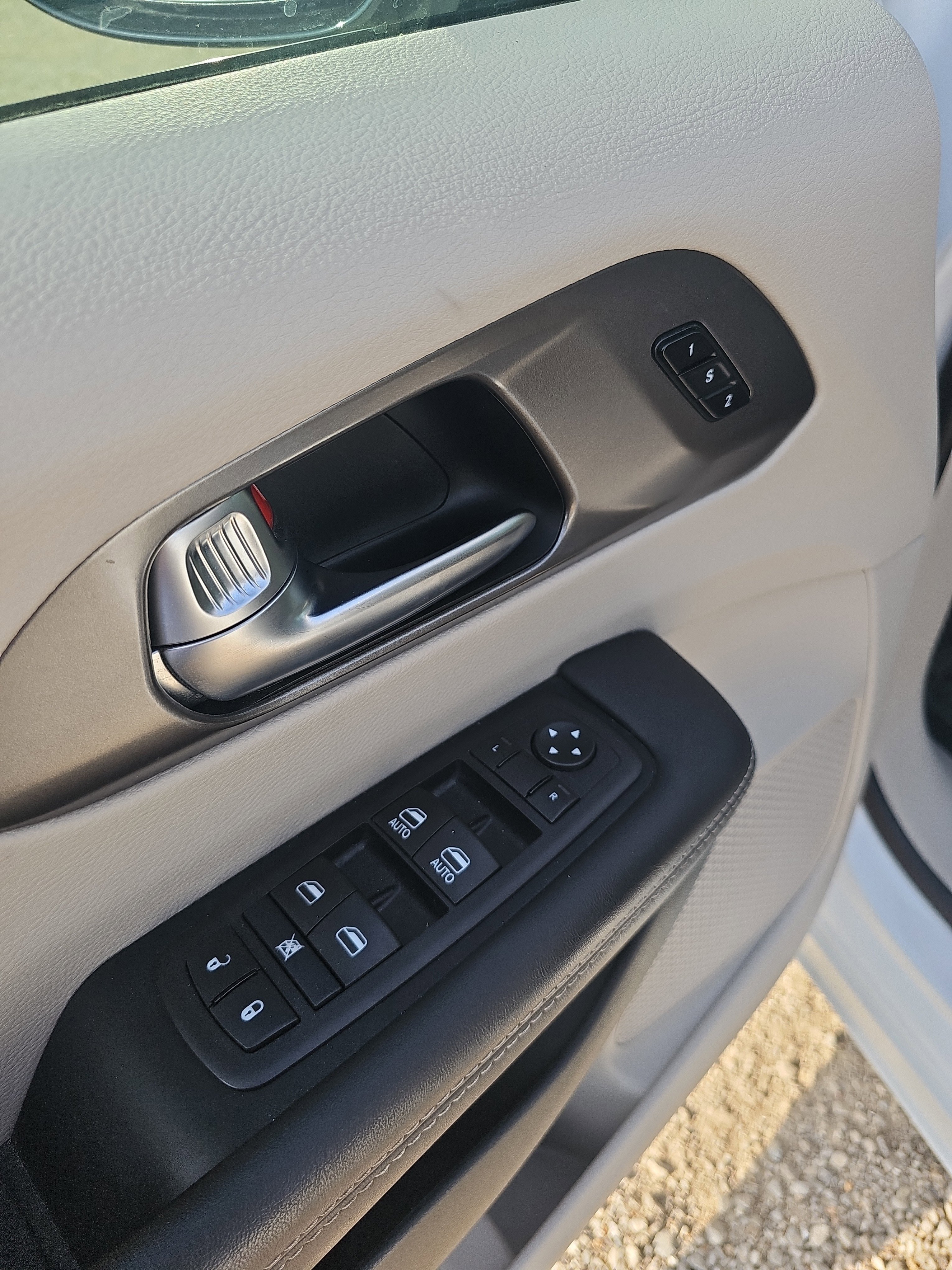 Used 2024 Chrysler Pacifica Touring-L w/ Road Tripper Package image 20