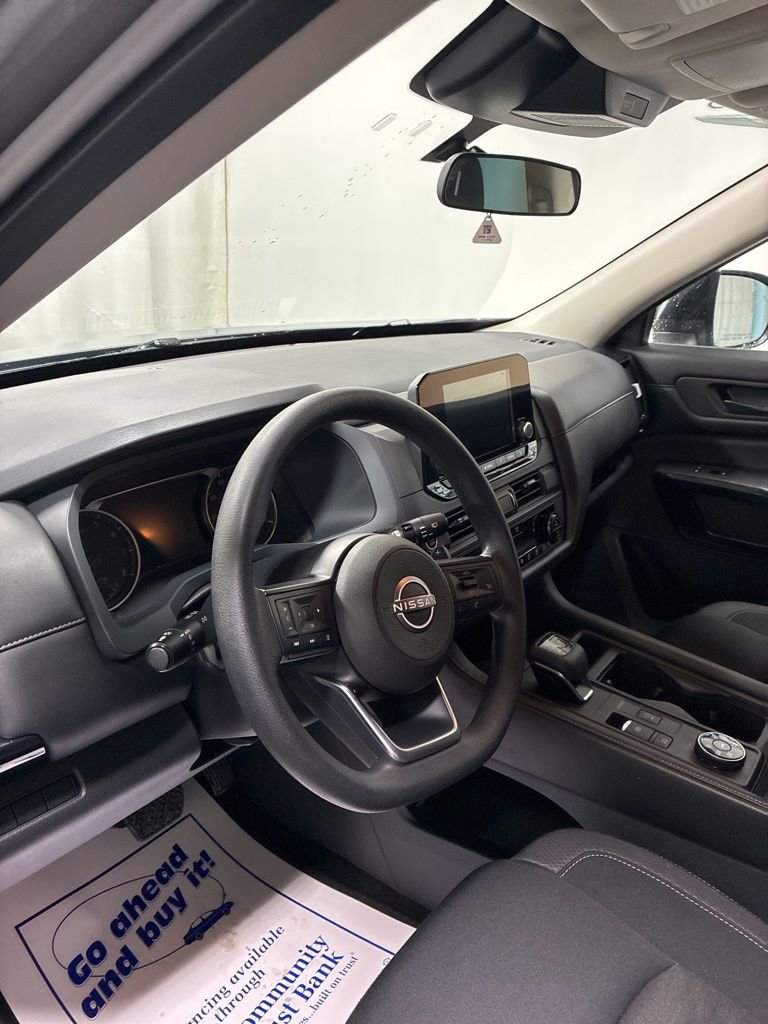 Used 2024 Nissan Pathfinder S image 10