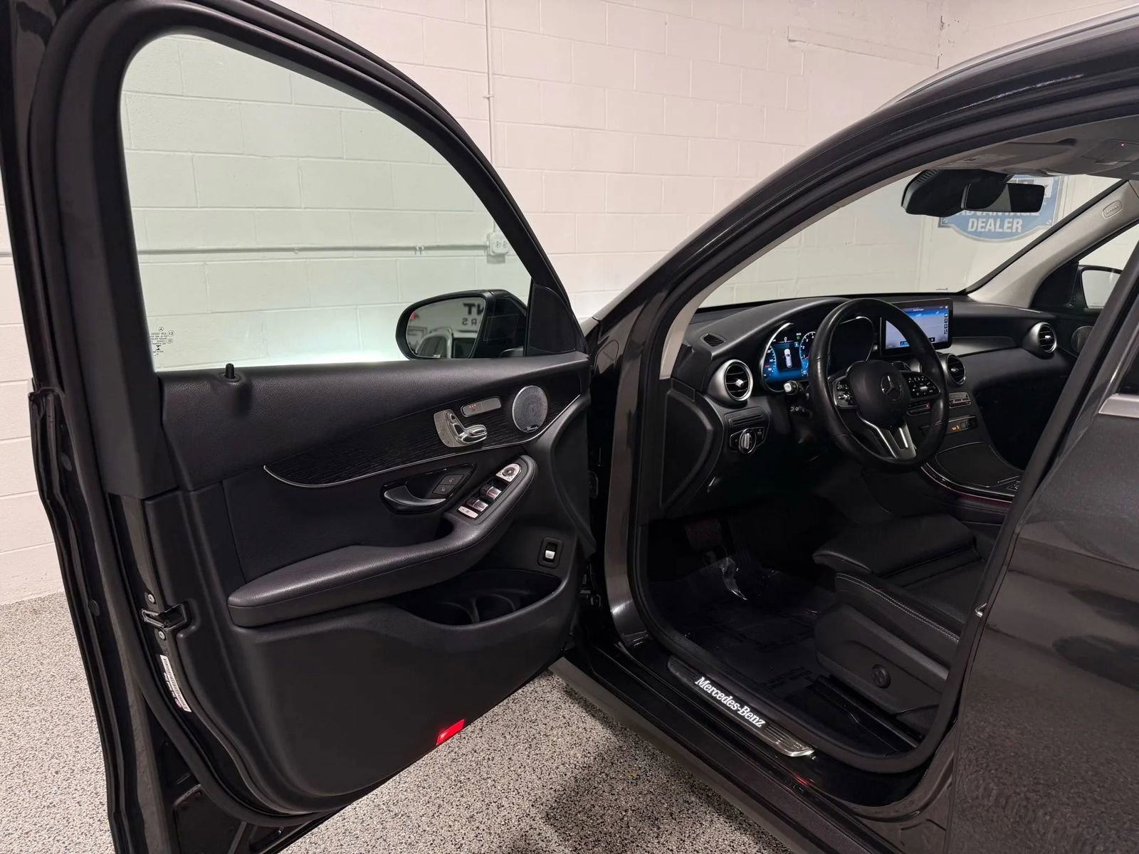 Used 2021 Mercedes-Benz GLC 300 GLC 300 4MATIC Sport Utility 4 image 9