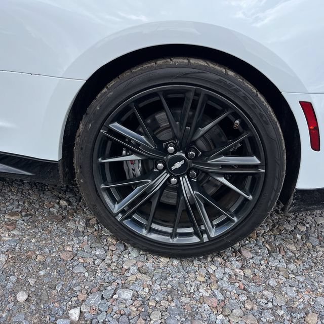 Used 2019 Chevrolet Camaro ZL1 RWD image 12