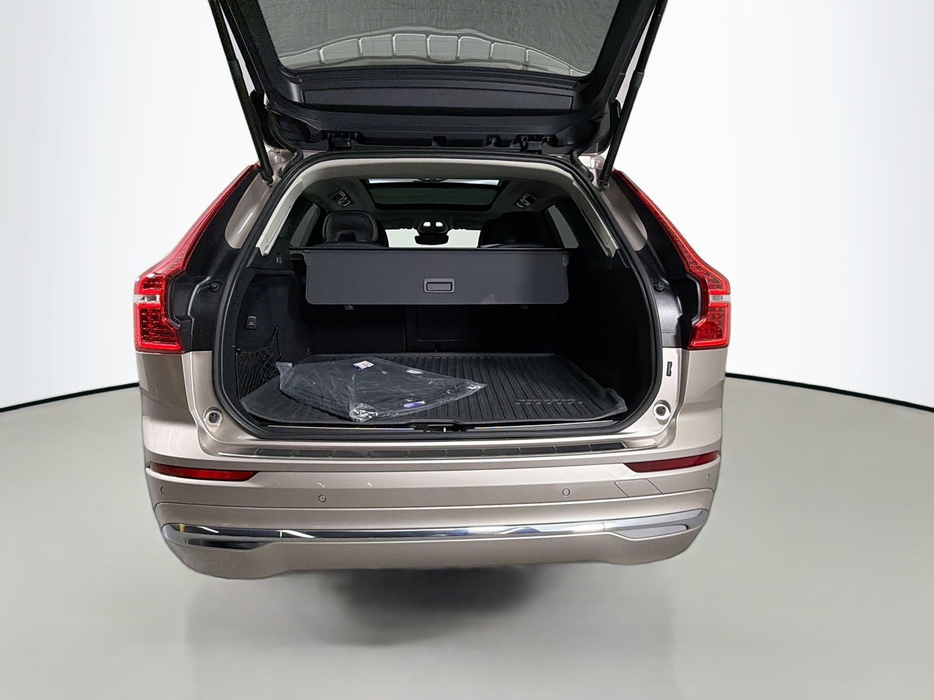 Certified 2023 Volvo XC60 B5 Ultimate w/ Climate Package AWD/4WD image 27