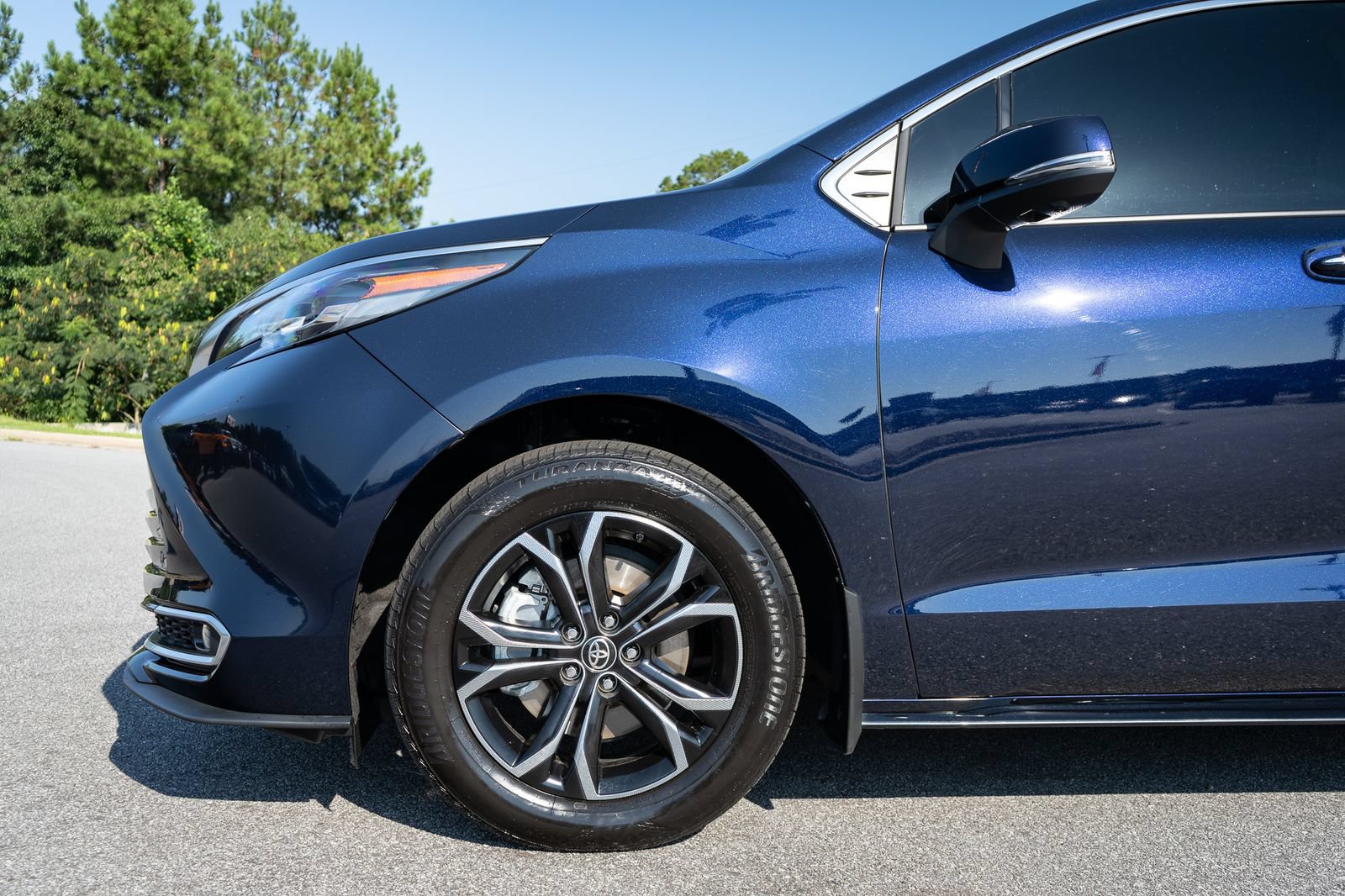Used 2025 Toyota Sienna Platinum AWD/4WD image 4