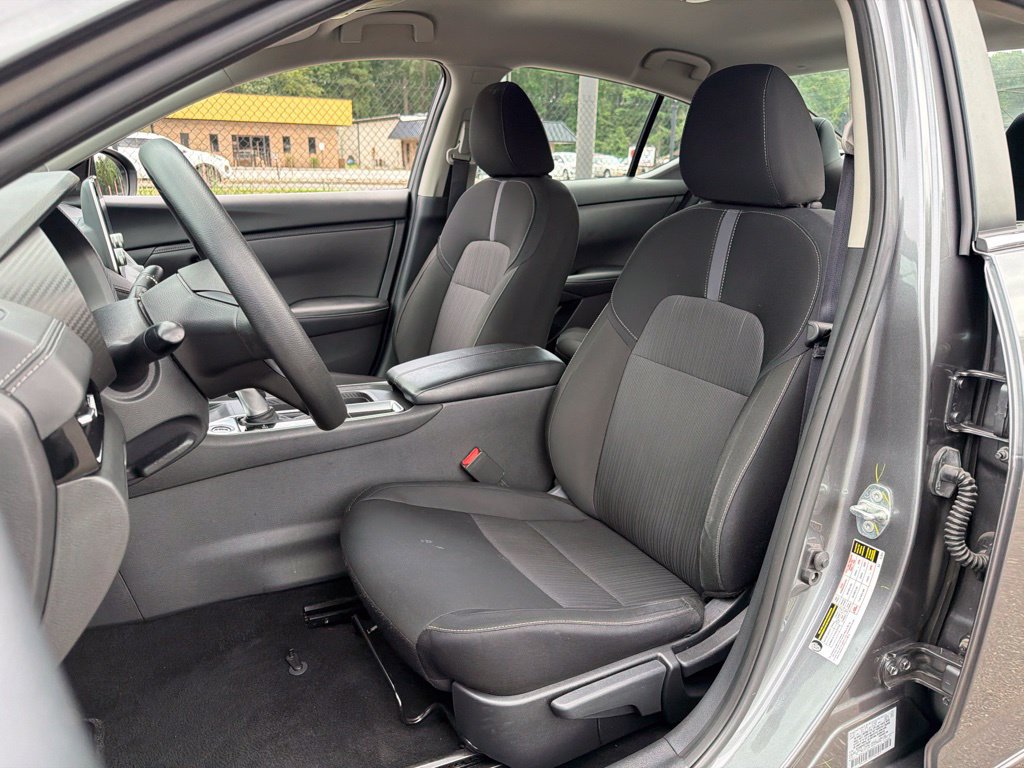 Used 2025 Nissan Sentra SV FWD image 22