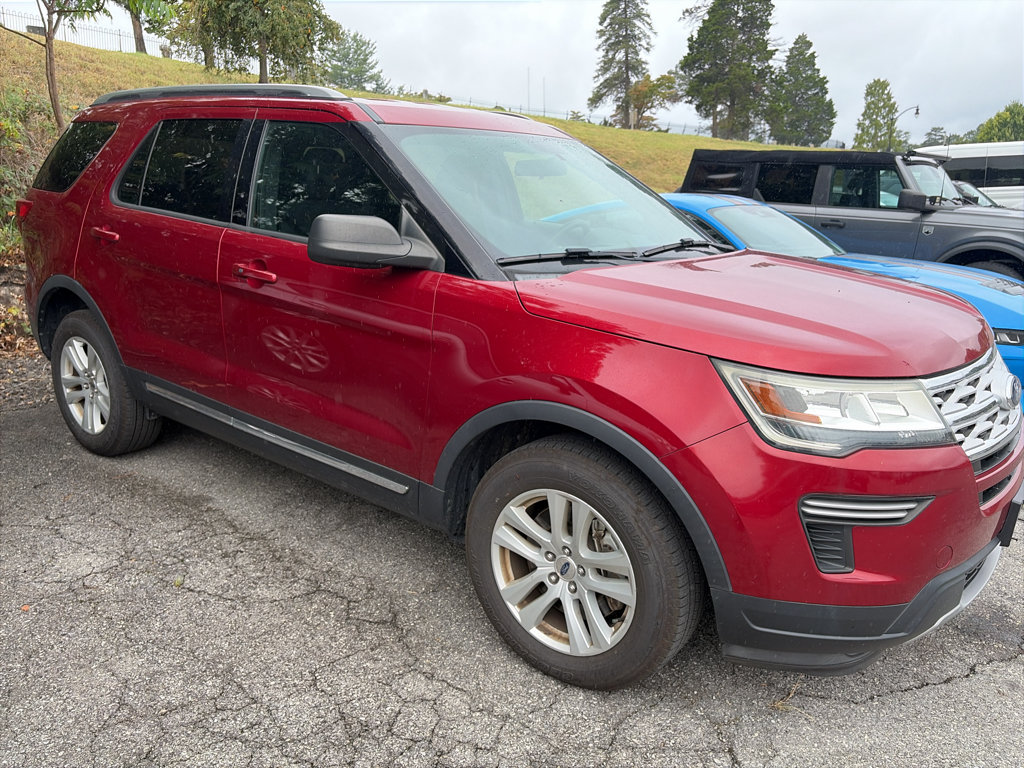 Used 2018 Ford Explorer XLT AWD/4WD image 4