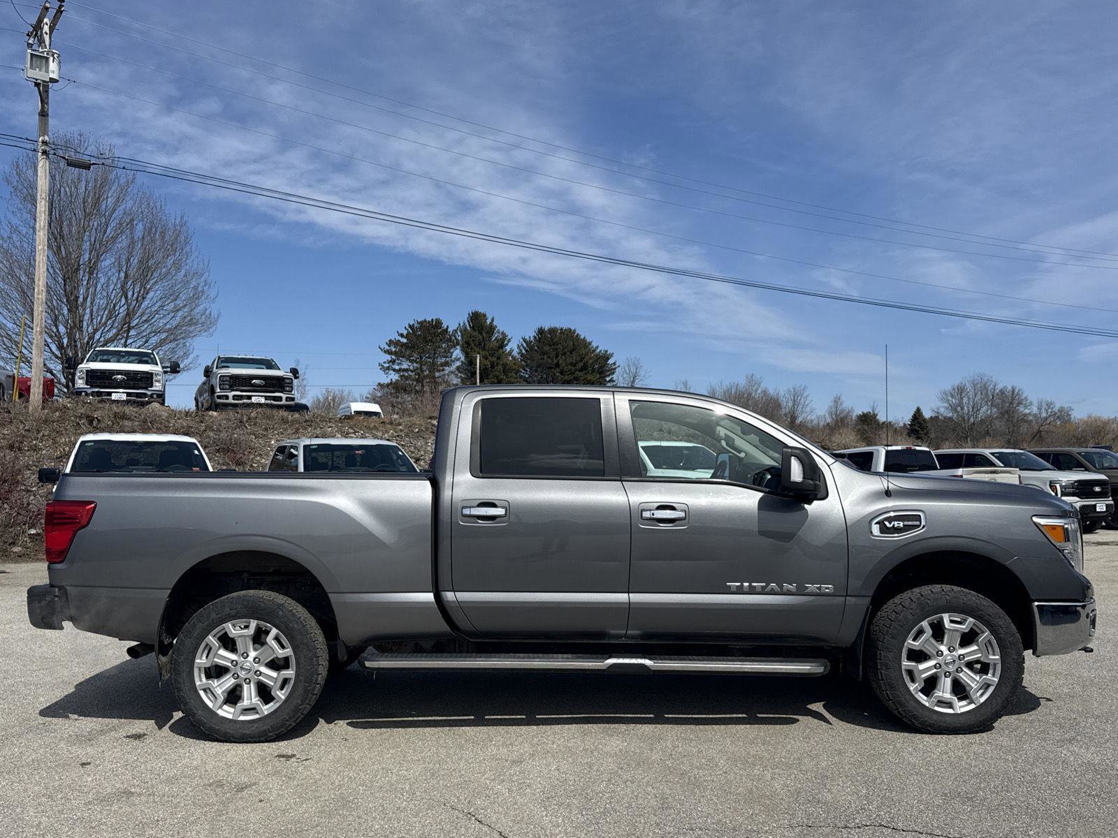 Used 2019 Nissan Titan SV w/ SV Convenience Package image 6