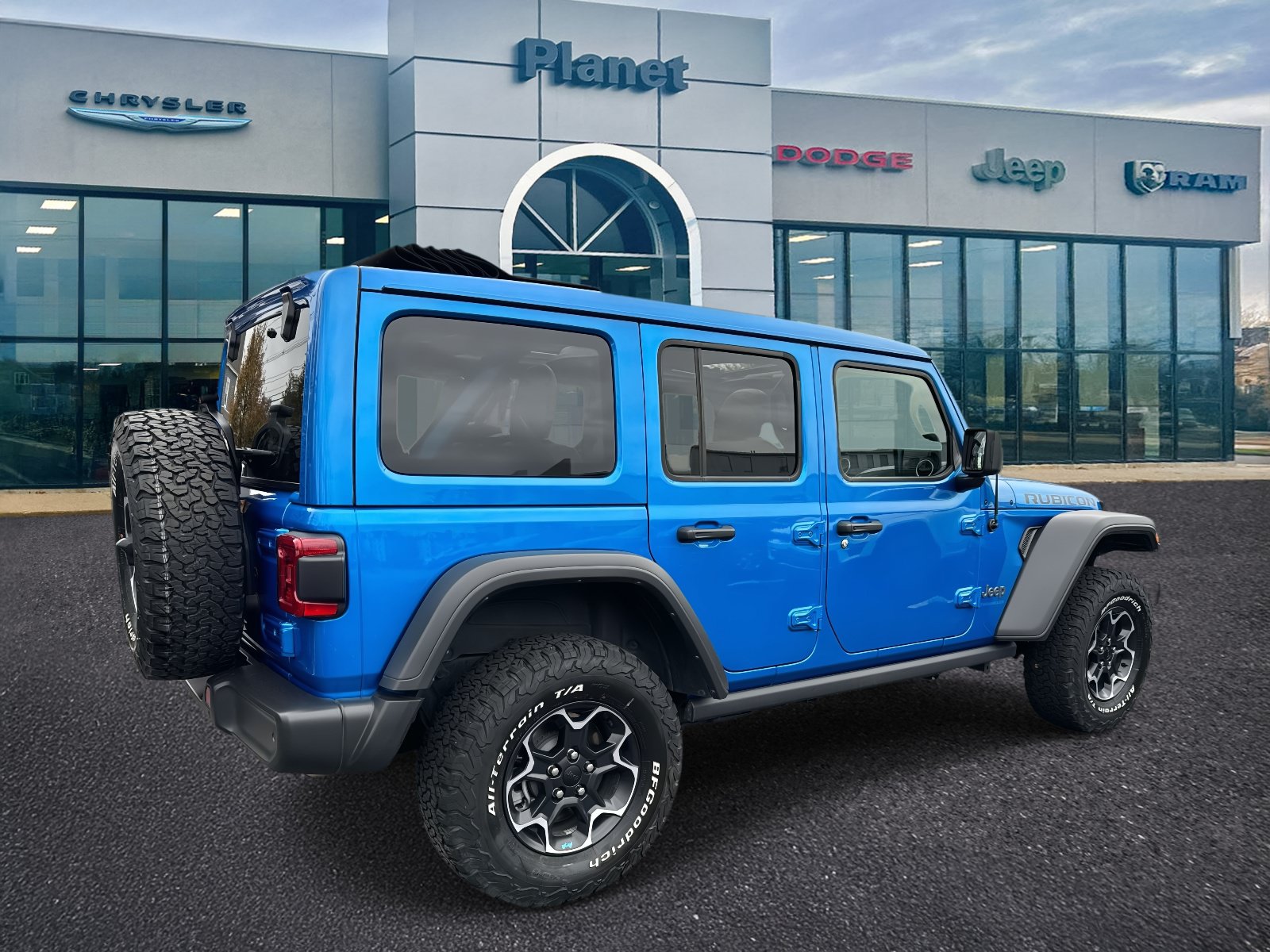 Used 2023 Jeep Wrangler Unlimited Rubicon 4xe w/ Safety Group AWD/4WD image 2