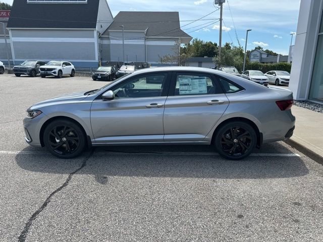 New 2025 Volkswagen Jetta SE image 4