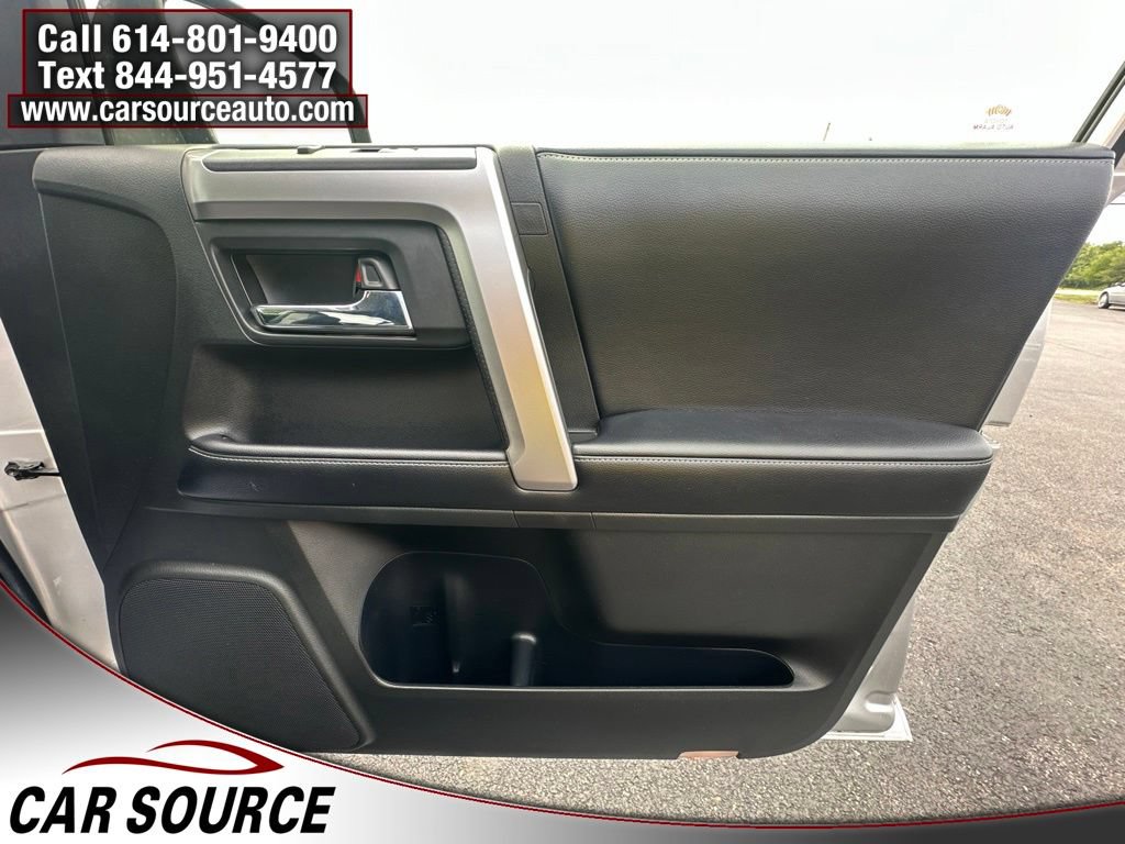 Used 2018 Toyota 4Runner SR5 AWD/4WD image 32