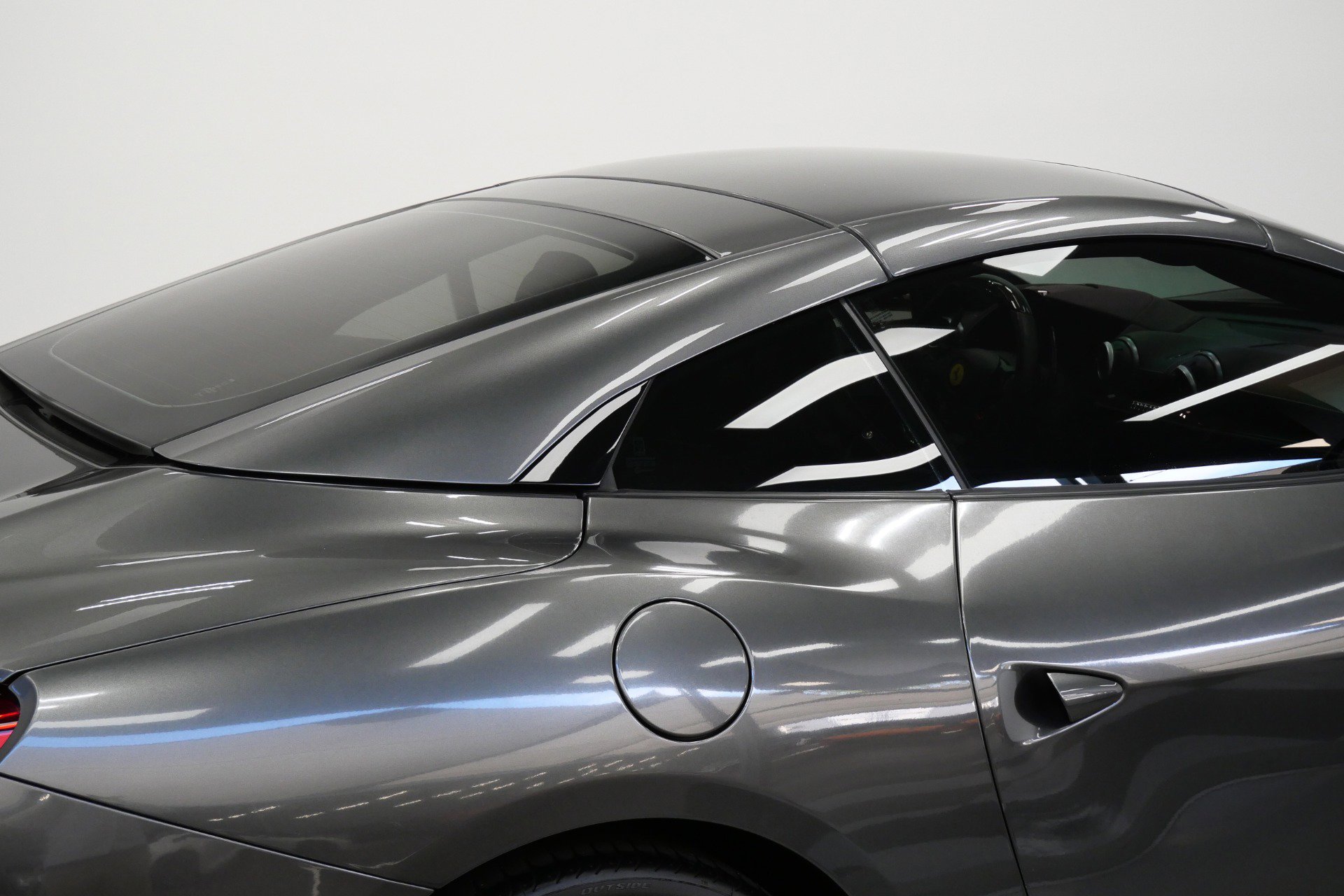 Used 2019 Ferrari Portofino RWD image 18