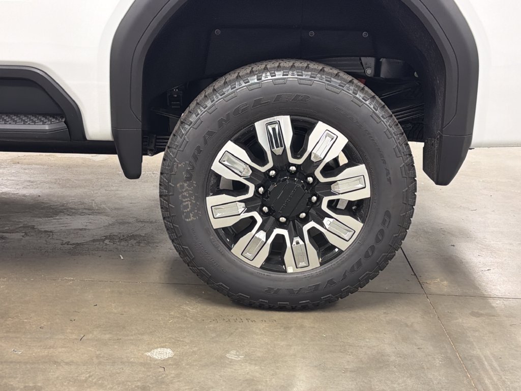 New 2026 GMC Sierra 3500 Denali w/ Denali Reserve Package AWD/4WD image 13