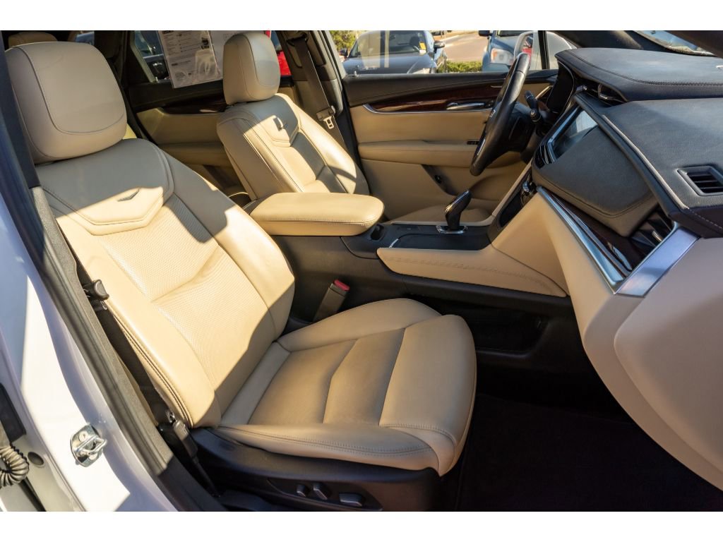 Used 2018 Cadillac XT5 Luxury w/ Driver Awareness Package image 17