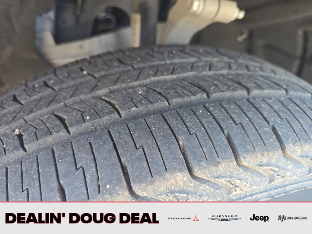 Used 2023 Jeep Grand Cherokee Laredo image 28