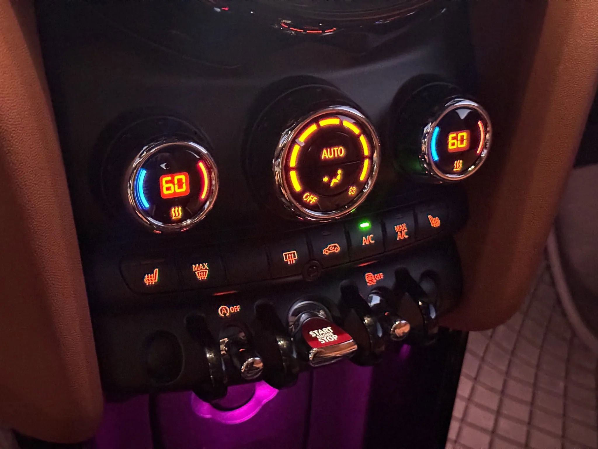 Used 2021 MINI Cooper 2-Door Hardtop w/ Signature Upholstery Package image 37