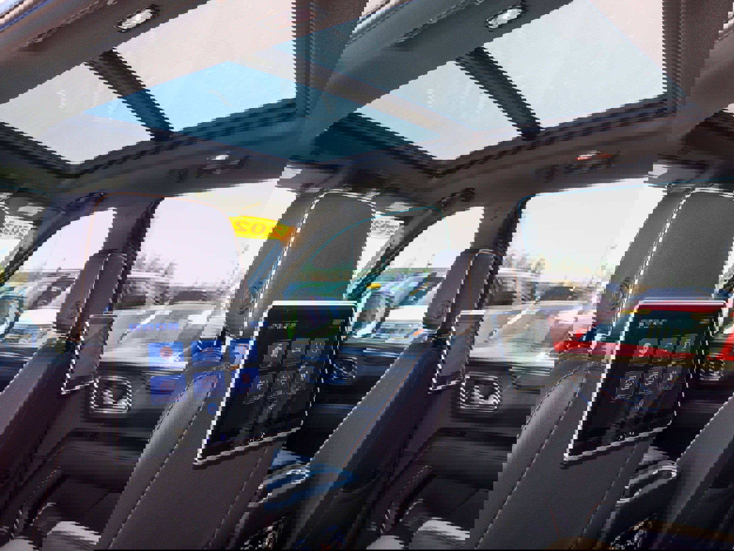 Used 2022 GMC Yukon XL SLT w/ SLT Premium Package image 18