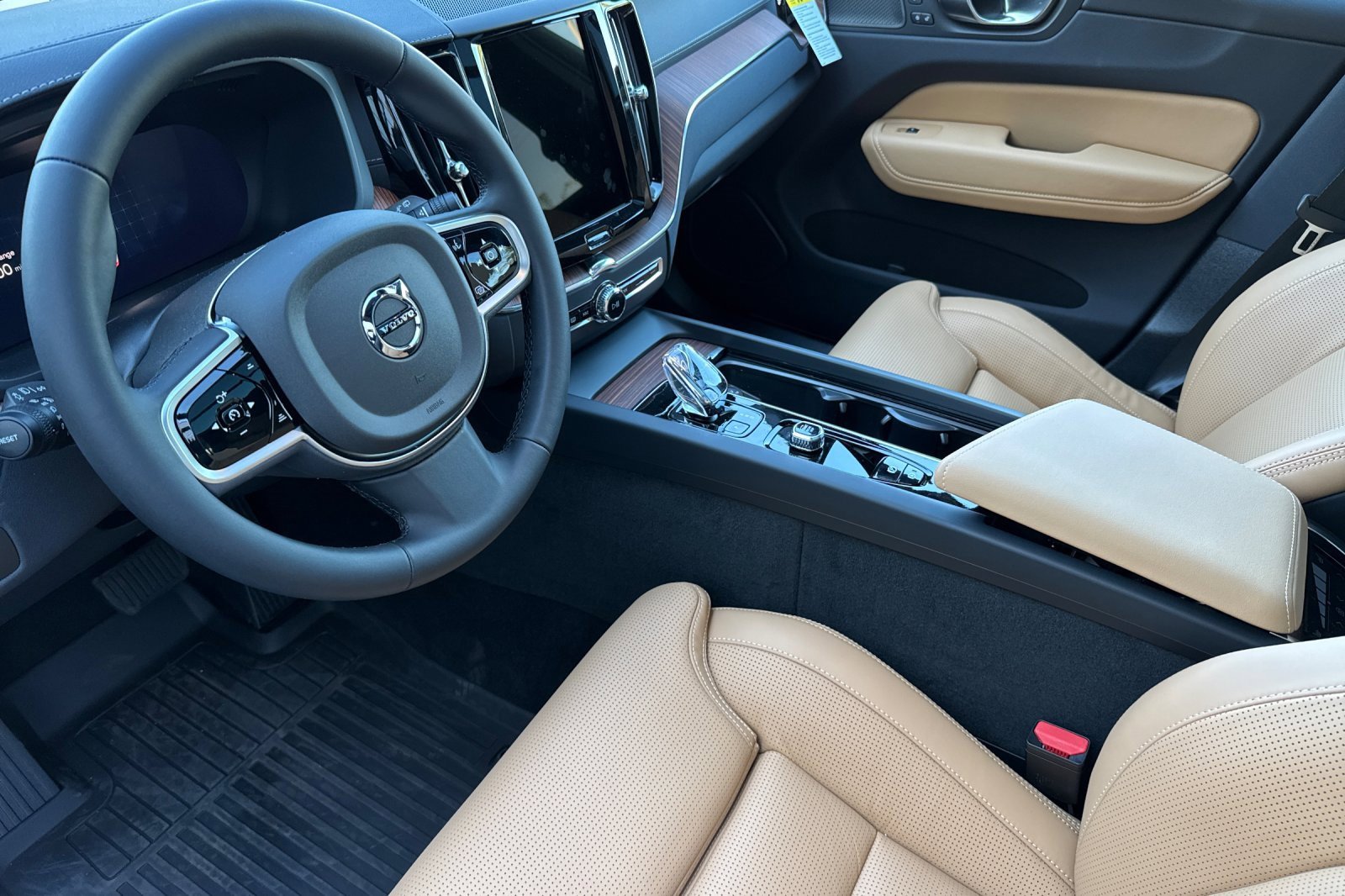New 2025 Volvo XC60 B5 Ultra w/ Protection Package Premier image 9