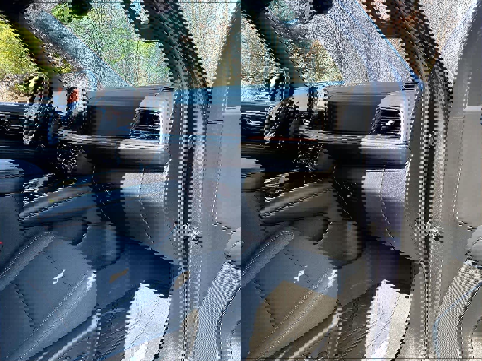 Used 2025 Chevrolet Tahoe LS image 13