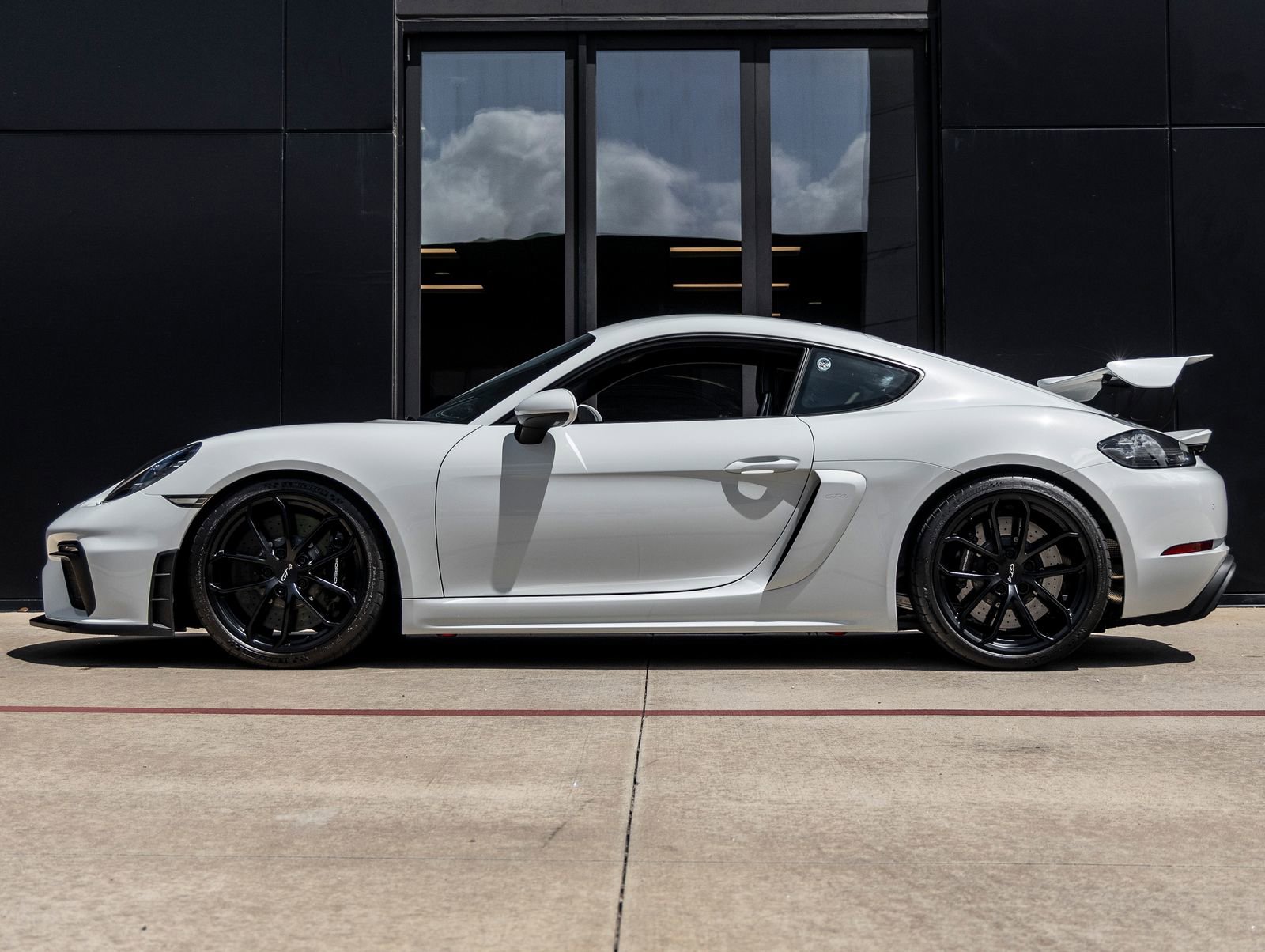 Used 2020 Porsche 718 Cayman GT4 RWD image 2