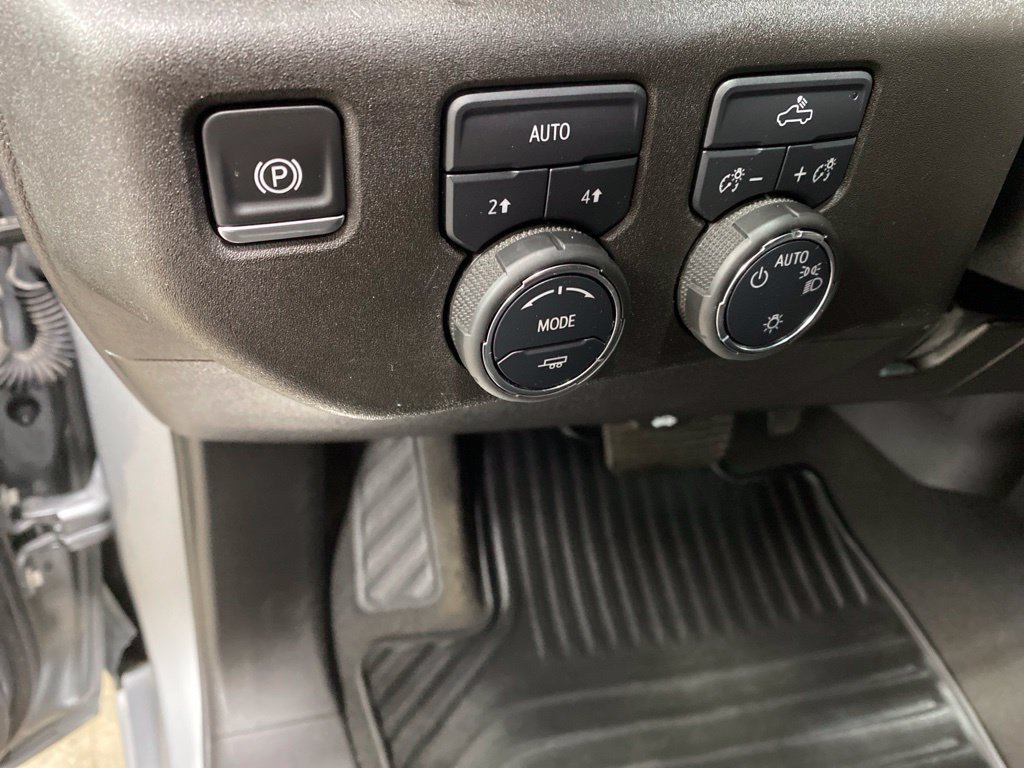 Used 2025 Chevrolet Silverado 1500 LT AWD/4WD image 30
