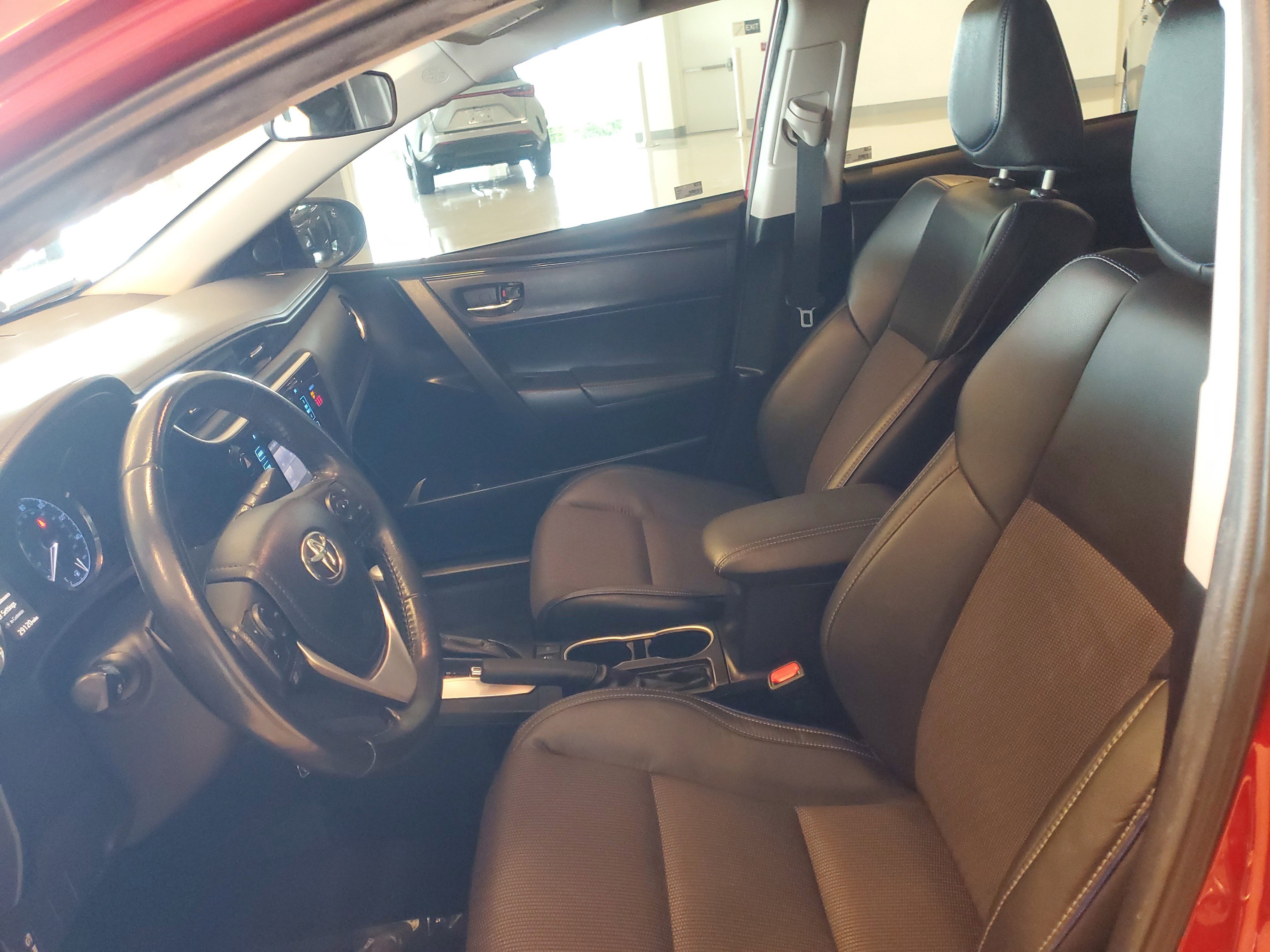 Used 2018 Toyota Corolla SE image 17