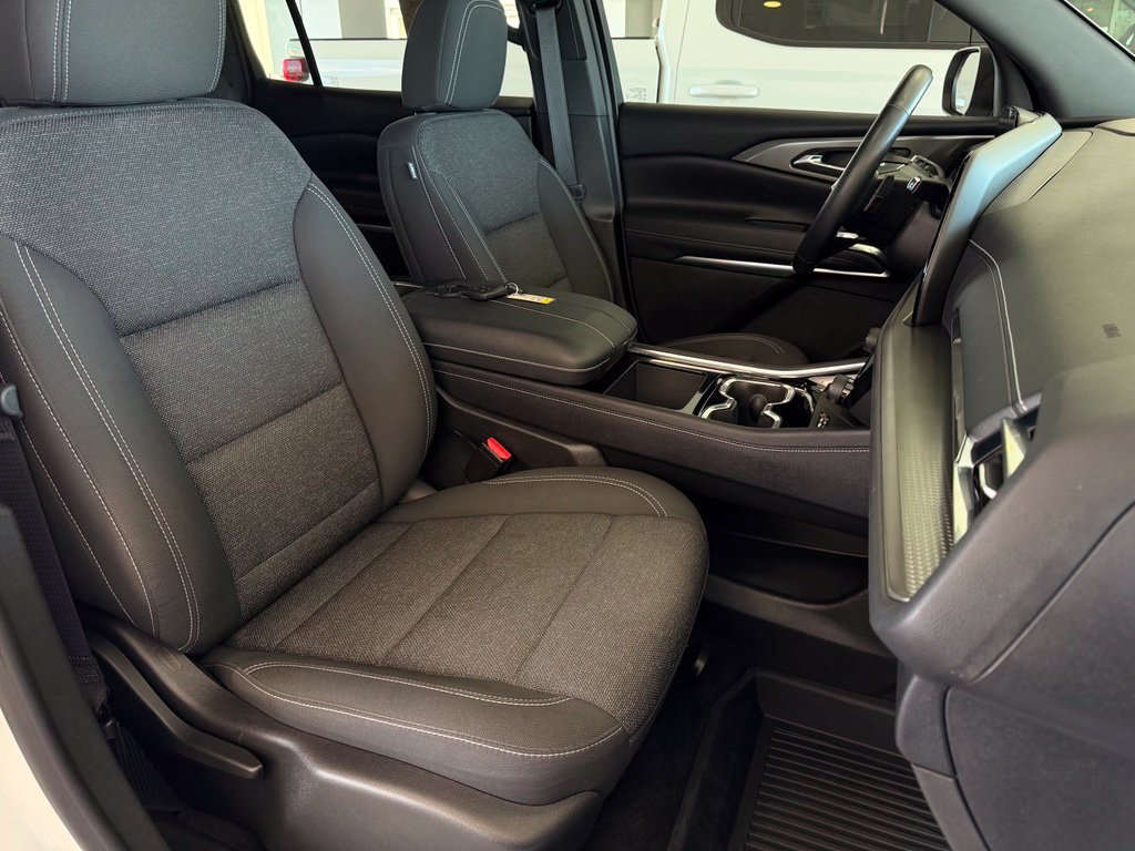 Used 2025 Chevrolet Traverse LT w/ LPO, Floor Liner Package FWD image 20
